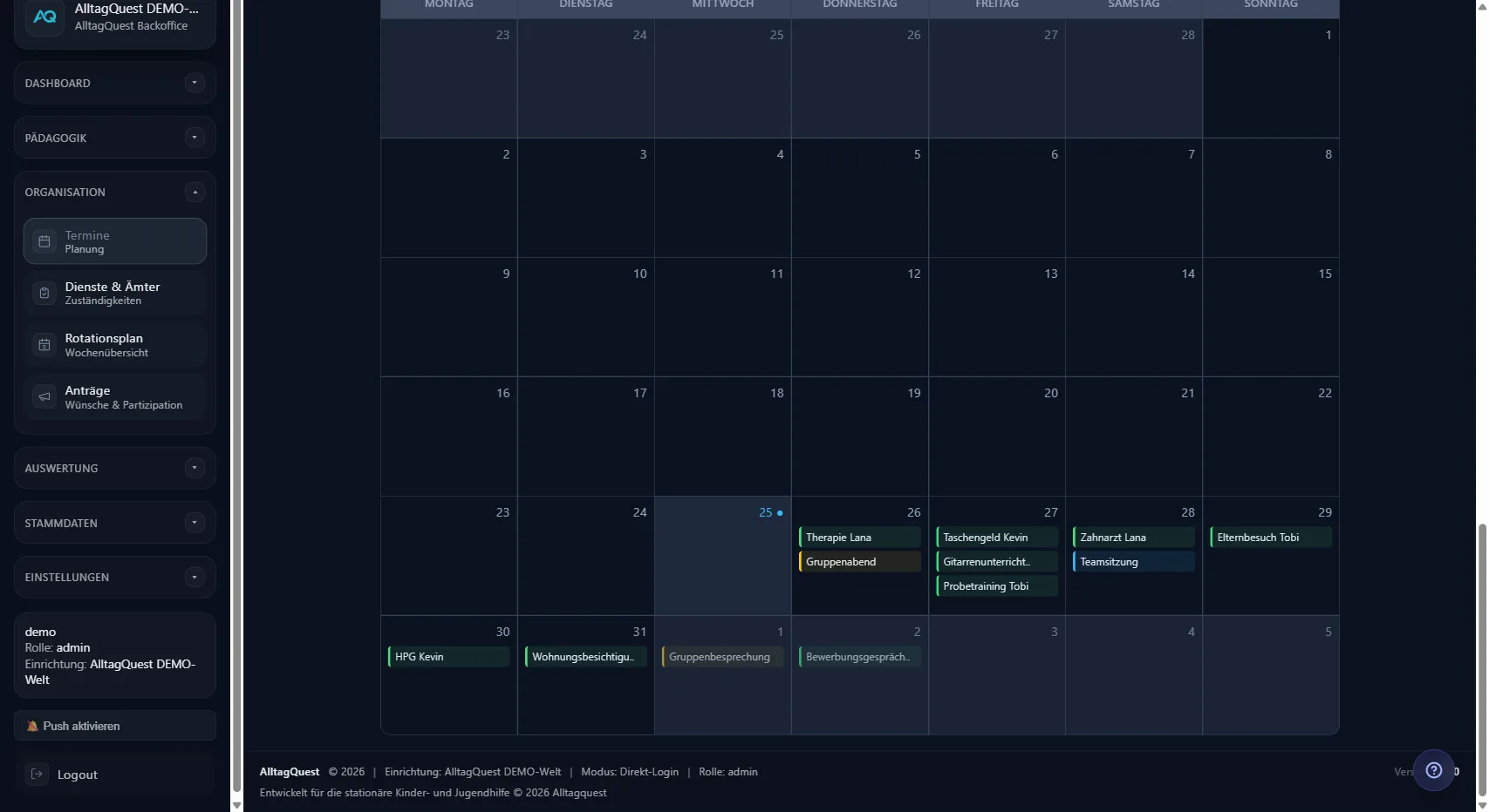 Monatskalender mit farbigen Termineinträgen in AlltagQuest